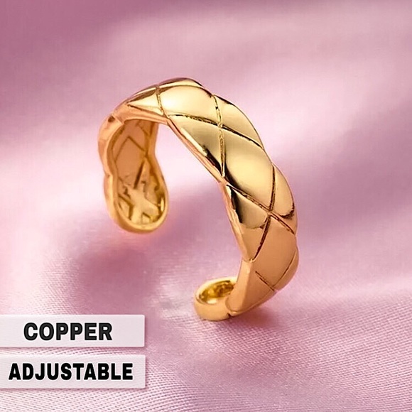 ⚜️[𝟯/$𝟮𝟴]⚜️NEW Gold Textured Adjustable Ring - Picture 1 of 10